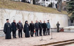 С поклонение пред паметника на борците за свобода и молебен за мир Смолян отбеляза Националния празник