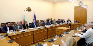 Вицепремиерът Караджов: Започваме сериозно преструктуриране на БДЖ-Товарни превози
