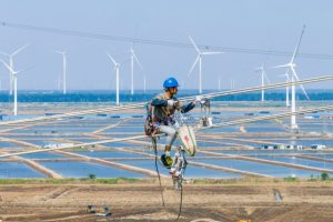 Нацията дава тласък на международния преход към по-чисто бъдеще