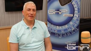Деян Василев: Без паника! Не бързайте да обръщате левове в евро!