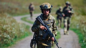 Украйна облекчава закона, забраняващ на мъжете на възраст между 18 и 22 години да пътуват в чужбина