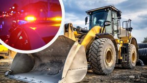 Пиян с багер помете коли, има пострадали!