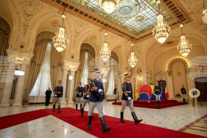 Над 1000 души отдадоха днес последна почит на първия президент на Румъния след Революцията от 1989 г. Йон Илиеску