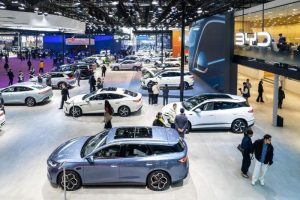 Роботът Futuring2 навлиза в 300+ домакинства при тестване в реалния свят